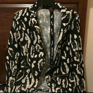2b bebe beige & Black Blazer